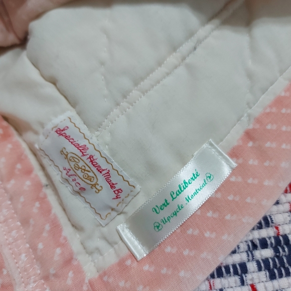 Hoodie upcycle from an old short stitch. - Picture 7 of 10